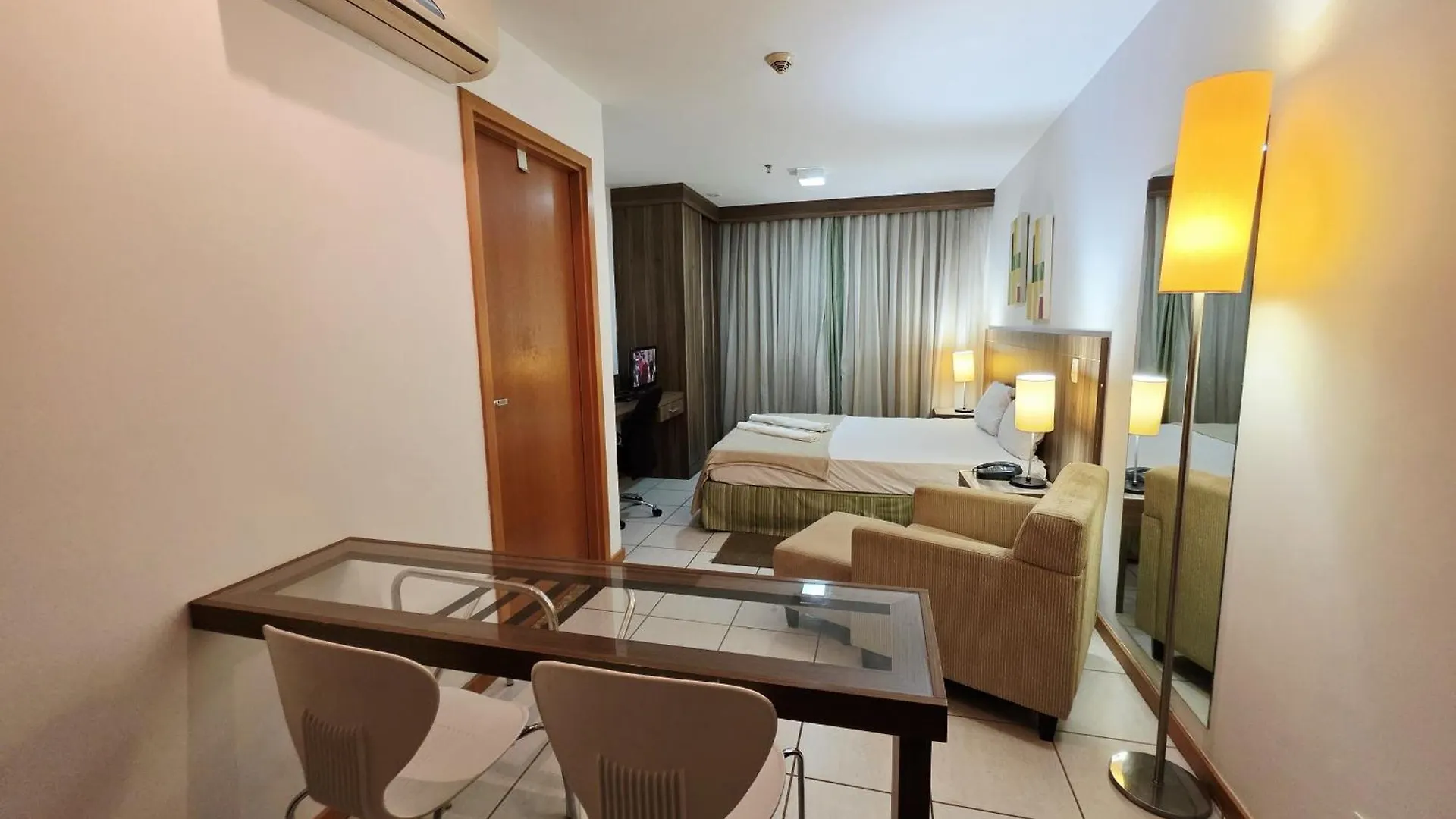 Centro De Brasilia - Proximo Ao Brasilia Shopping Lejlighedshotel