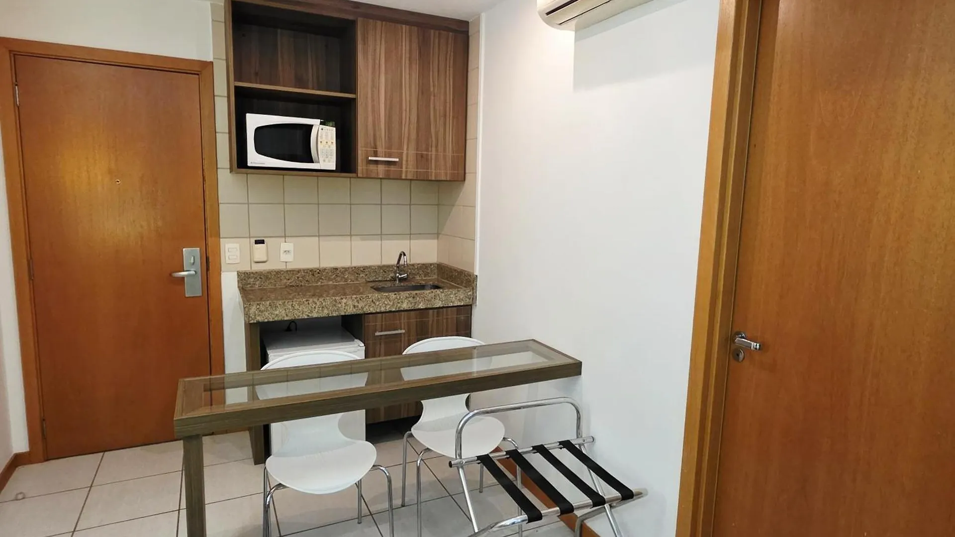 Centro De Brasilia - Proximo Ao Brasilia Shopping Aparthotel