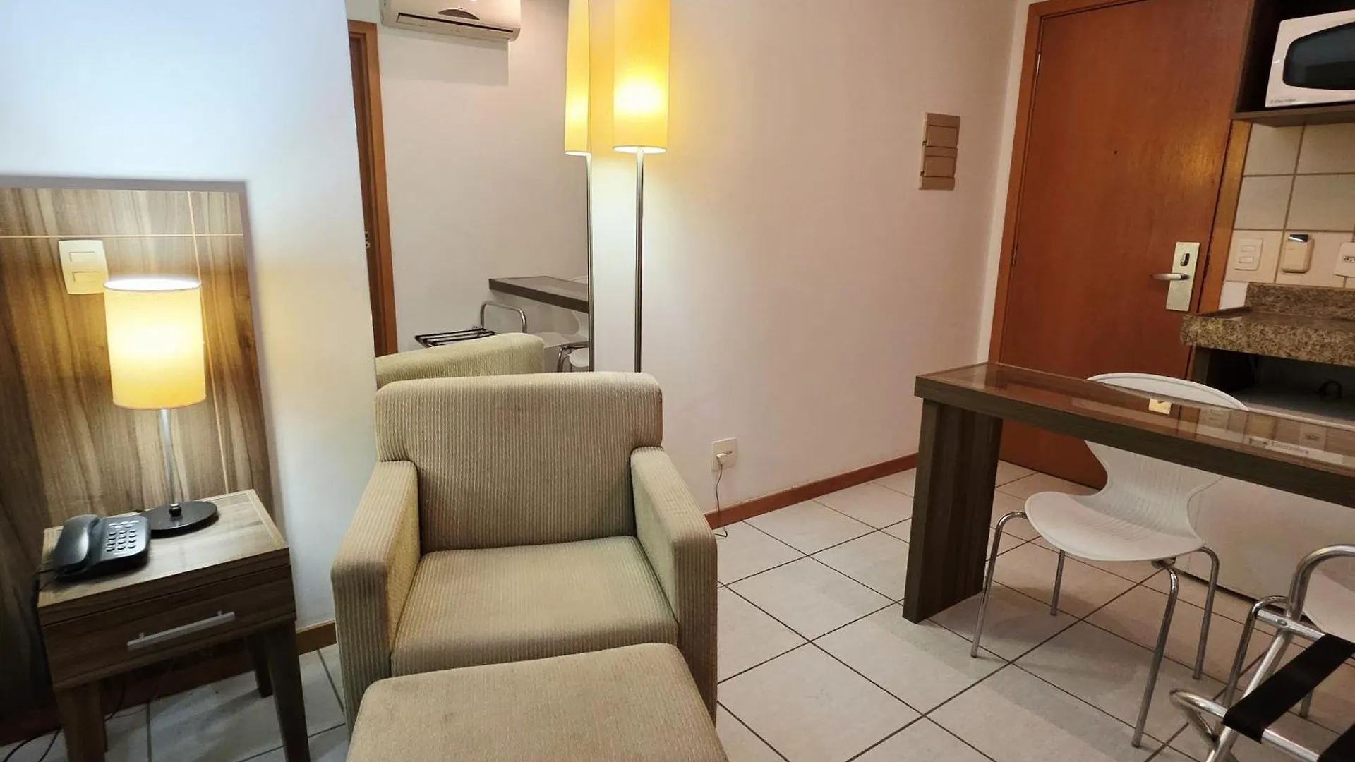 Centro De Brasilia - Proximo Ao Brasilia Shopping Aparthotel
